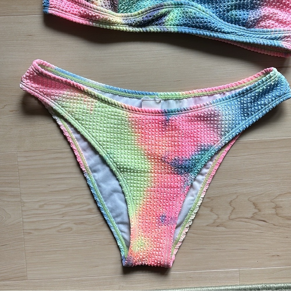 Cupshe Colorful Tie-Dye Plunge Top Bikini Set - Picture 6 of 11